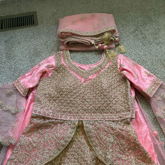 Pakistani Dress - Picture 2 of 4